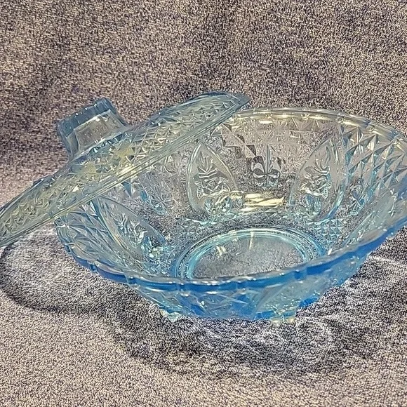 Vintage KIG Indonesian Blue Glass Candy Dish w/ lid and footed bottom. No flaws - Picture 4 of 7